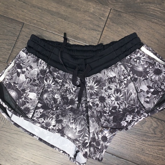 Lulu lemon running shorts - Picture 3 of 4